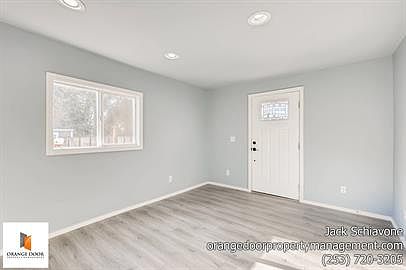 2nd image of 3034 Hollywood Ave NE