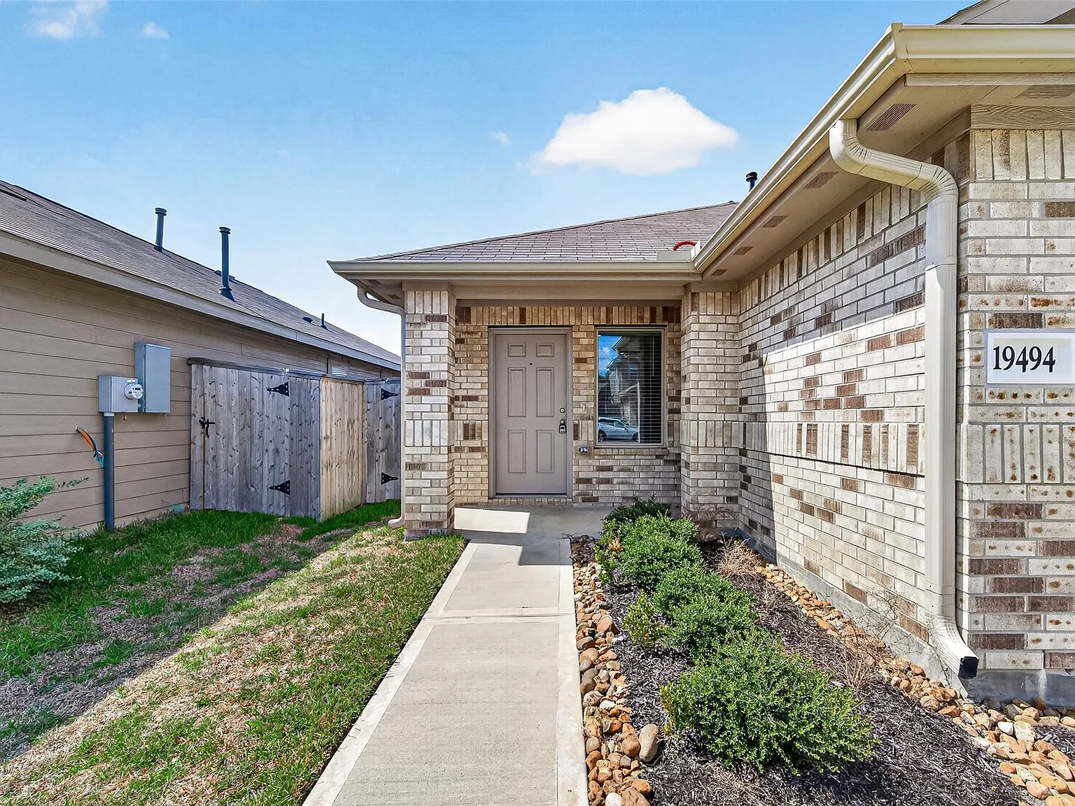 3 bed, 2.0 bath, 1210 sqft, $1,700 — Photo 4