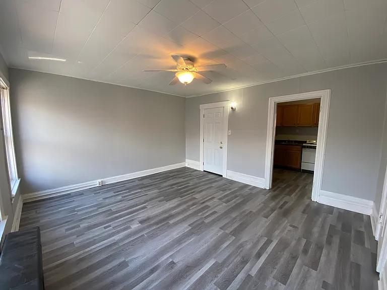 236 W Pomfret St #2A — Photo 2
