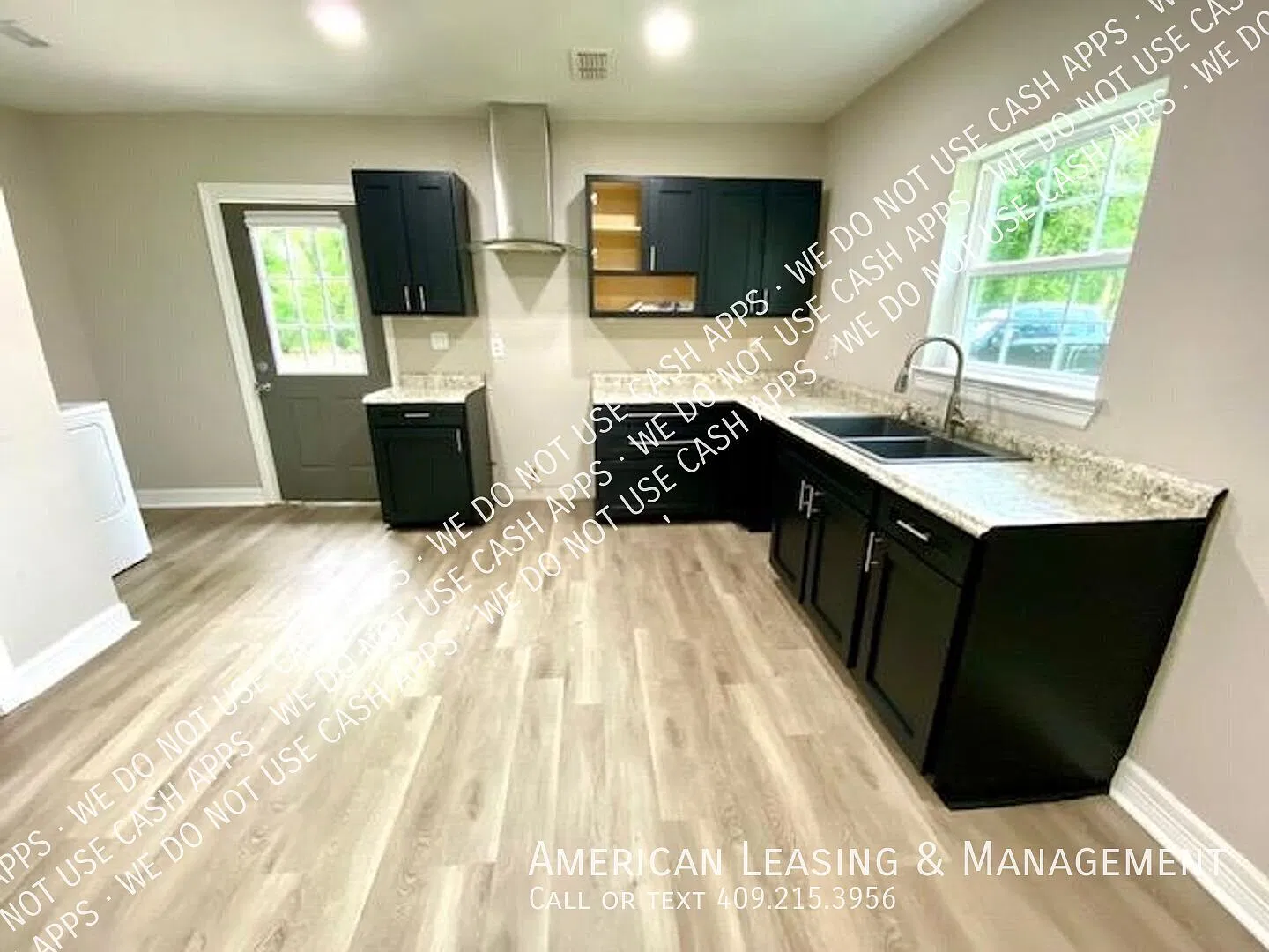 Beautifully Renovated! 3-bedroom 1 bath — Photo 2