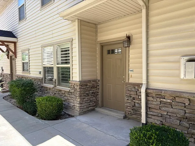 2 bed, 2.5 bath, 1575 sqft, $2,150 — Photo 3