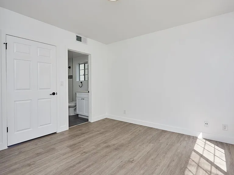 381 Waldo Ave #1 — Photo 12