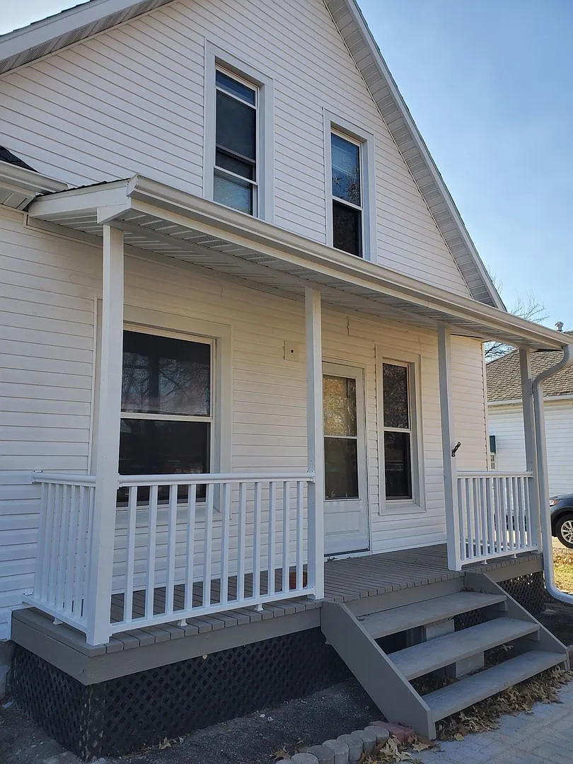 Craftsman 1 1/2 Story Charmer — Photo 1