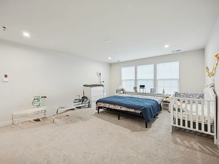 243 Chastain Dr — Photo 6