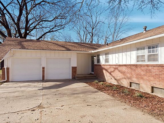 3rd image of 1932 E Glen Oaks Dr