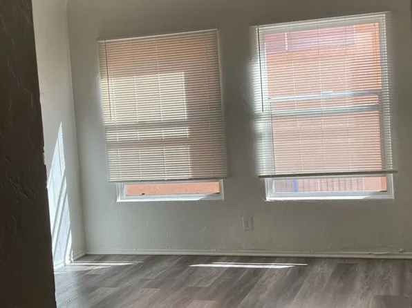 111 S Manhattan Pl #204, Los Angeles, CA 90004