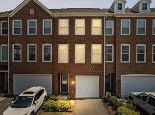 42300 Lancaster Woods Sq, Chantilly, VA 20152
