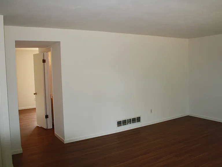 Hampshire Estates Apartments and Self Storage — Photo 58