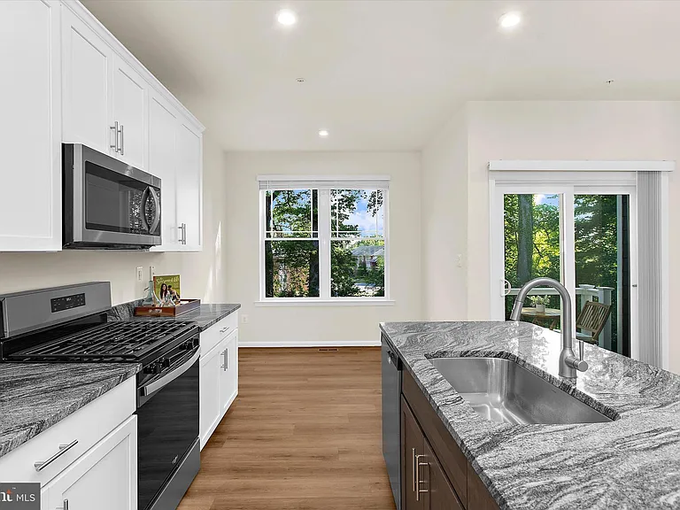 1102 Thomas Trl — Photo 11