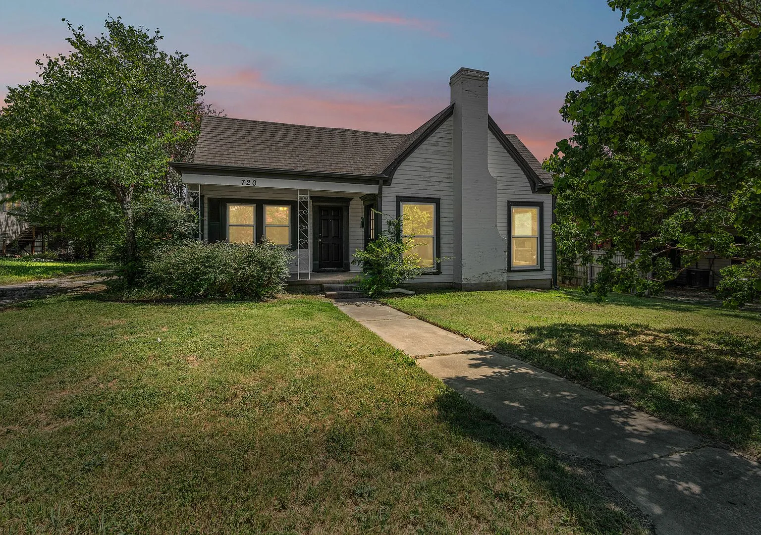 Historic Charm in Hillsboro! — Photo 1