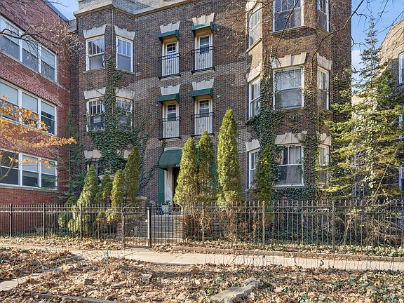 3rd image of 6310 N Lakewood Ave APT 2S