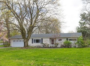 17 Butternut Dr, Pittsford, NY 14534