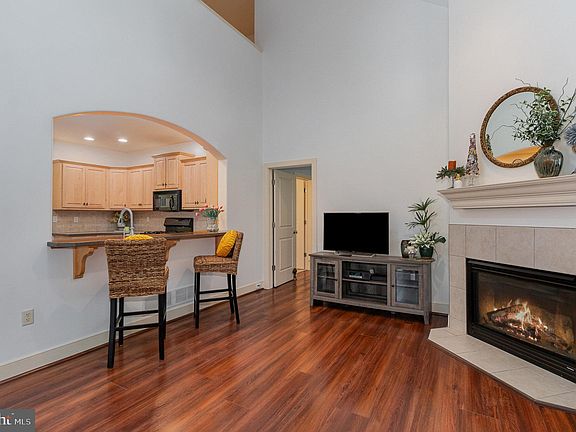 4th image of 4536 Laurelwood Dr