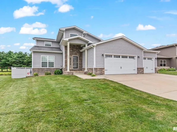 504 Wintergreen Dr, Chatham, IL 62629