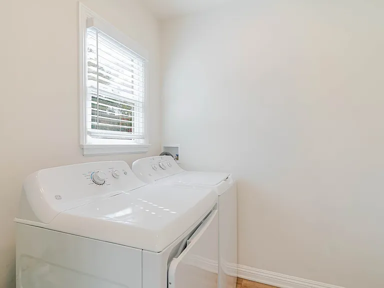 1466 Stanley Ave — Photo 13