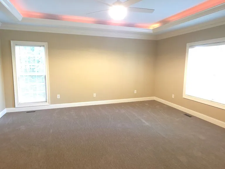 606 Lakeshore Ct — Photo 12