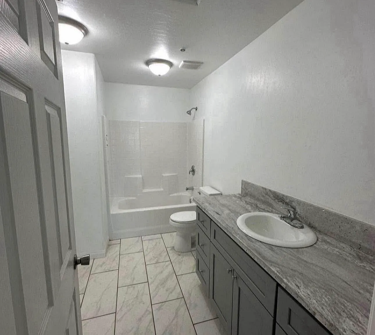 3 bed, 1000 sqft, $1,700 — Photo 3