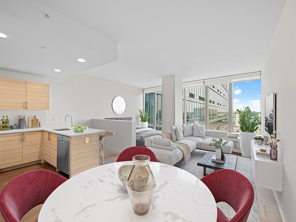 1st image of 2032 1/2 Hudson St #826