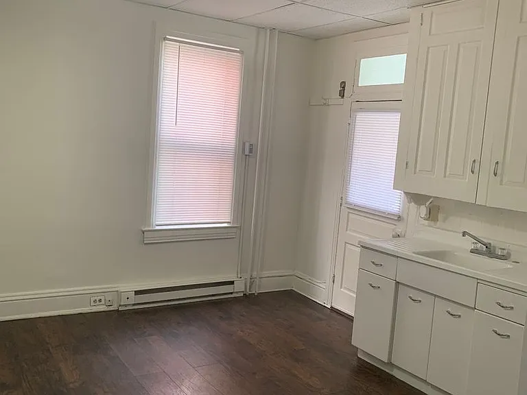 1127 W Poplar St #1 — Photo 4