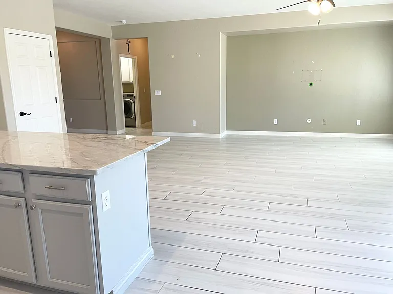 38205 W Montserrat St — Photo 18