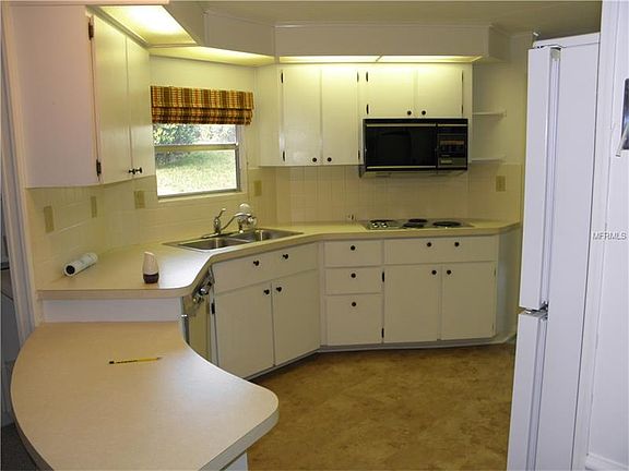 2nd image of 2009 Live Oak Ln #B