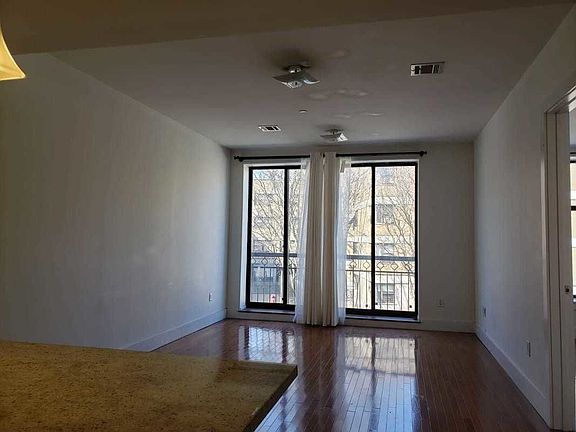 2nd image of 160 Humboldt St #2A