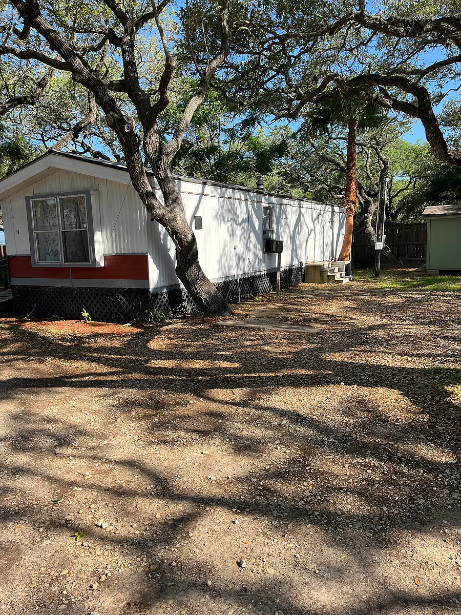Building Photo - 405 Cactus St