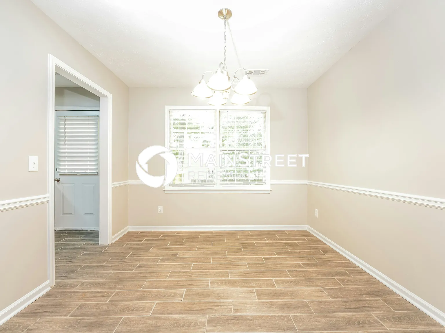 1074 Realm Ln — Photo 4
