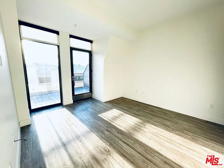 1122 Gayley Ave #408 — Photo 11