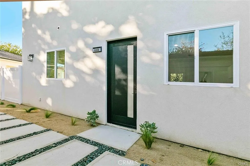 2 bed, 2.5 bath, 1200 sqft, $3,250 — Photo 2