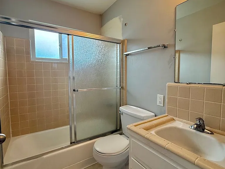 200 W Hamilton Ave — Photo 8