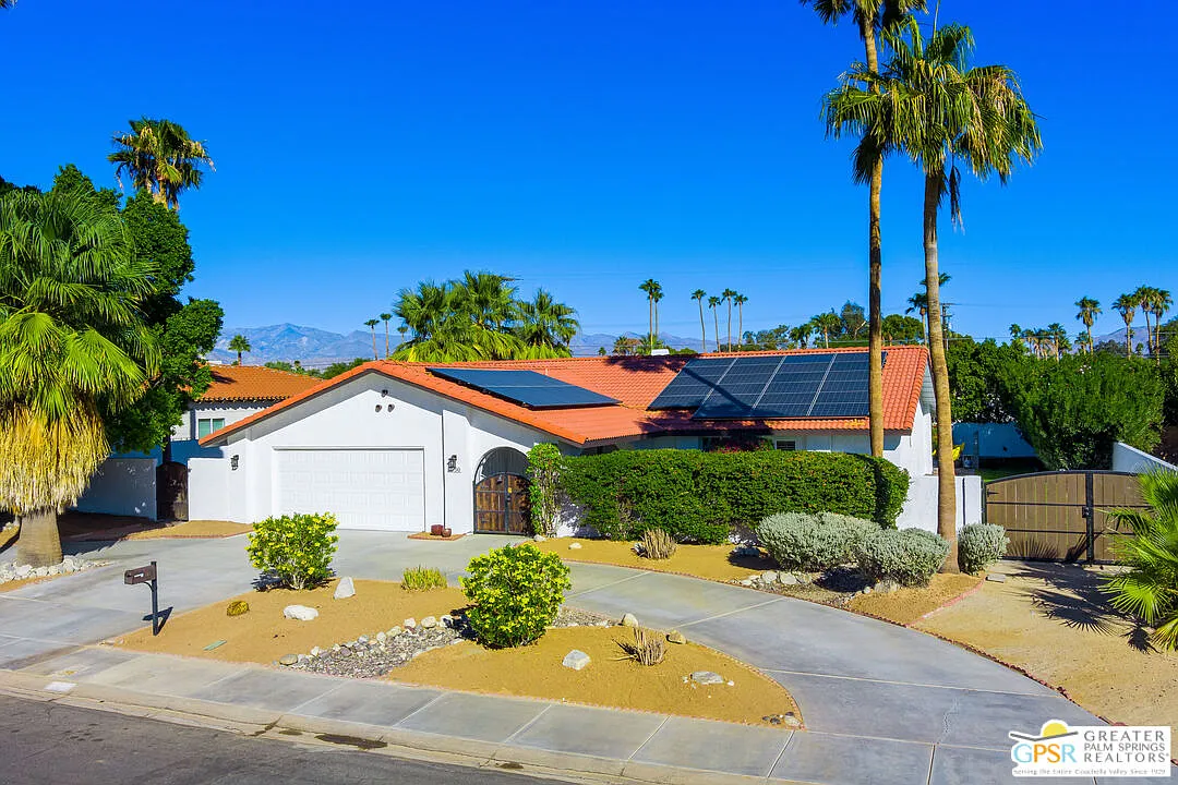 3 bed, 2.0 bath, 1826 sqft, $4,200 — Photo 3