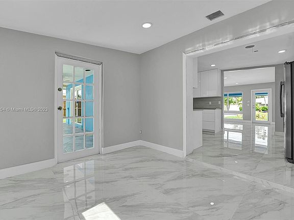 5th image of 250 SE 1st Ter