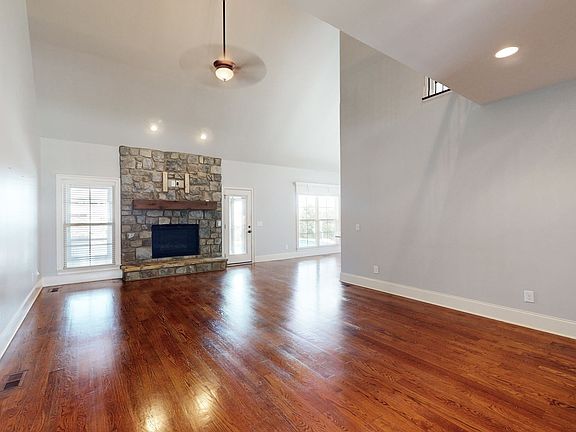 5th image of 2401 McKinnon Ct