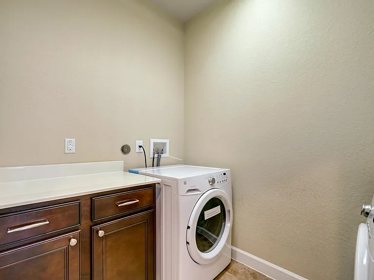 1305 Delano St — Photo 11
