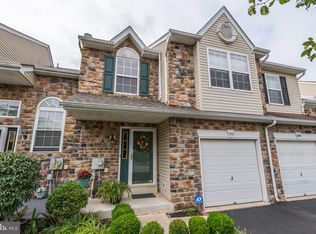 586 Harrington Ct, Harleysville, PA 19438