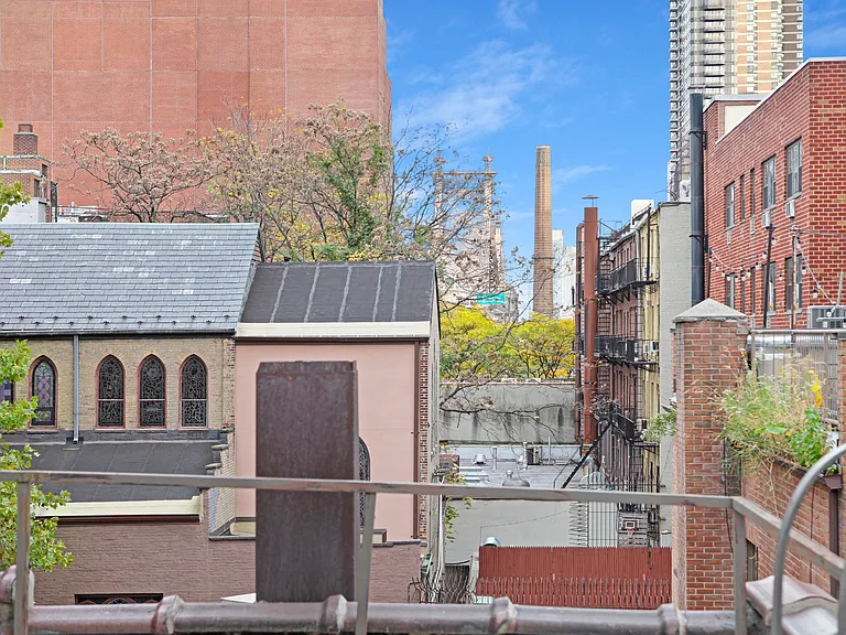 215 E 59th St #CHR — Photo 32