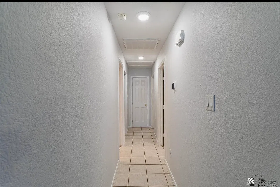 3 bed, 7096 sqft, $1,550 — Photo 4