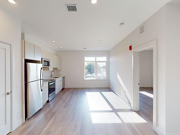 2nd image of 959 Dorchester Ave