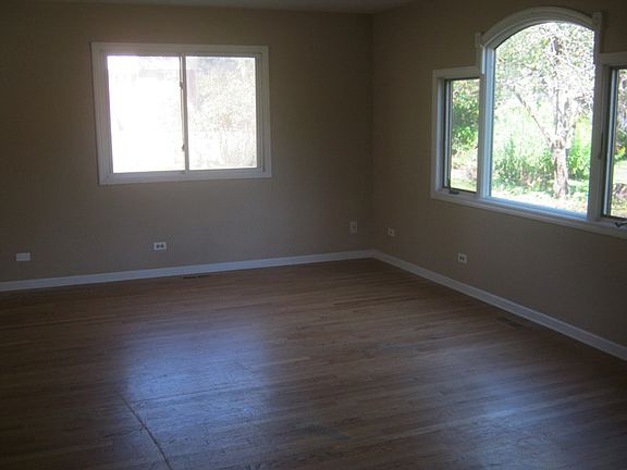 2nd image of 122 N Oak Ave