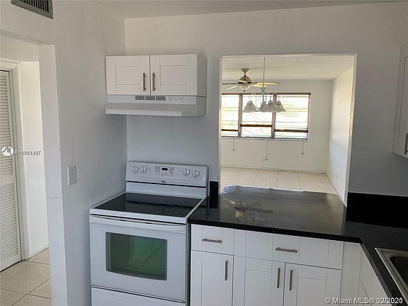 4th image of 2309 Park Ln APT 203