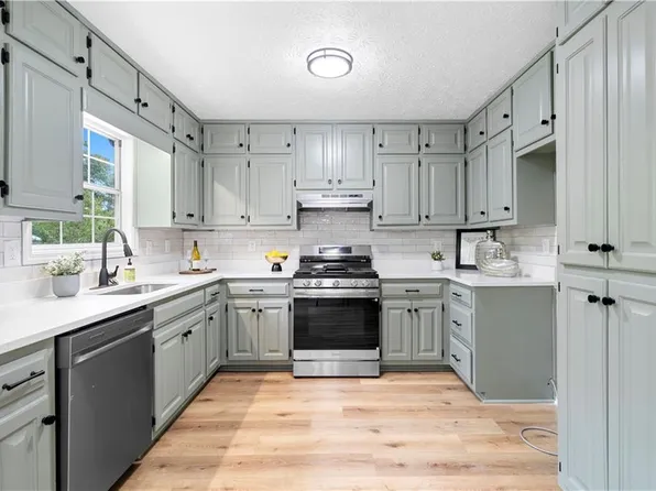 6584 River Glen Dr, Riverdale, GA 30296