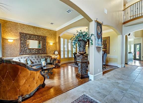 4th image of 405 Copperfield St