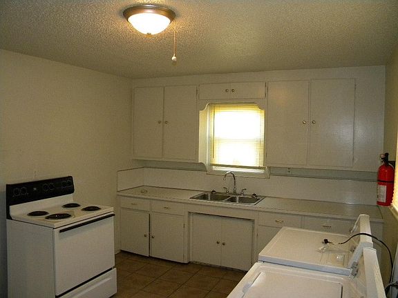 4th image of 1317 N Reid St