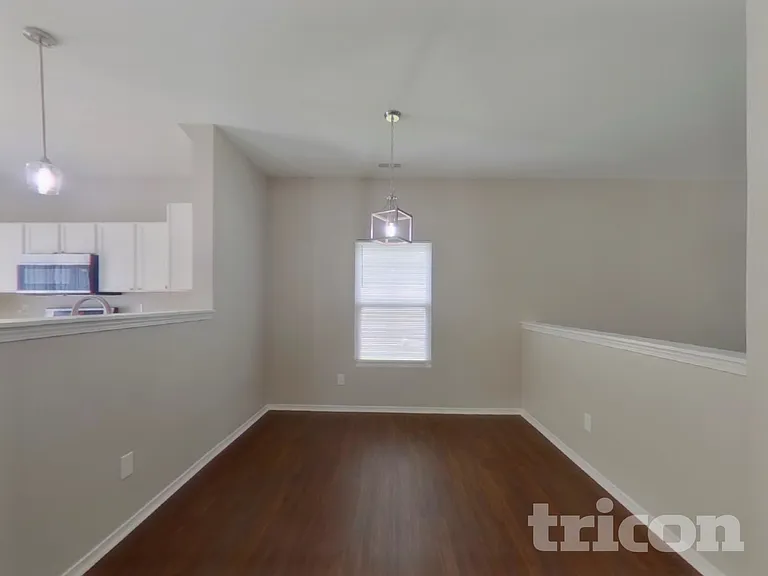 2226 Buckleigh Dr — Photo 4