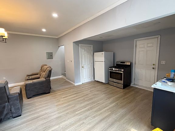 3rd image of 855-859 S 11th St