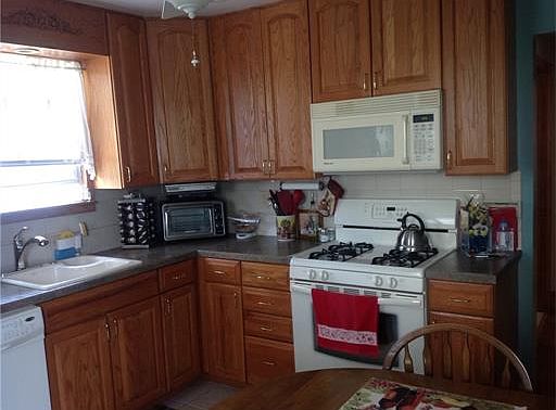 3rd image of 203 Lincoln St