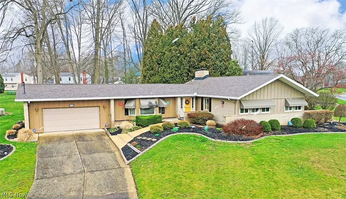 1845 Stonehenge Ave NE photo 1