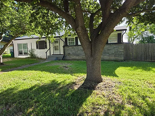 906 Debus Dr Photo 1