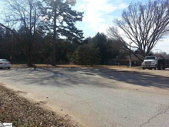 2nd image of 2810 Greenville Hwy